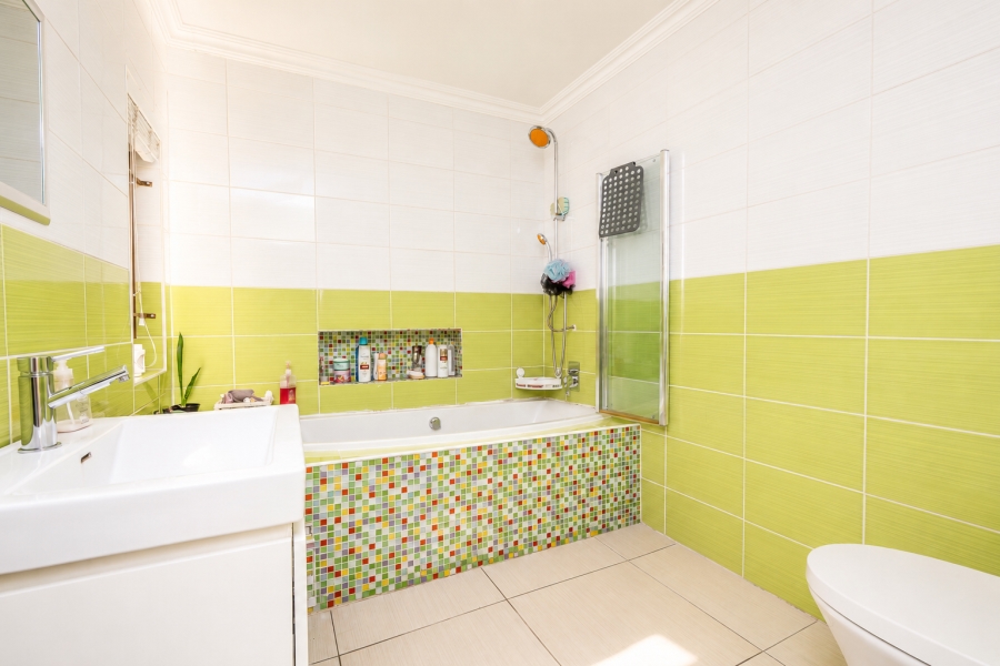 3 Bedroom Property for Sale in Uitzicht Western Cape